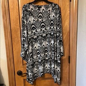 Black and White Patterned Tunic Top